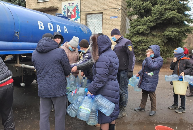 Жителі прифронтового Торецька скаржаться на якість питної води: відео