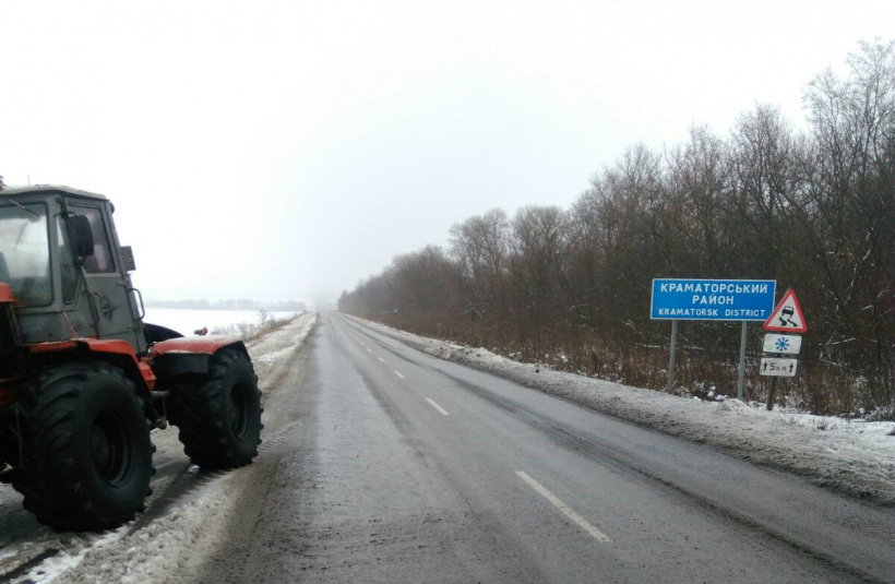 Дорожники Донеччини працюють над ліквідацією наслідків негоди