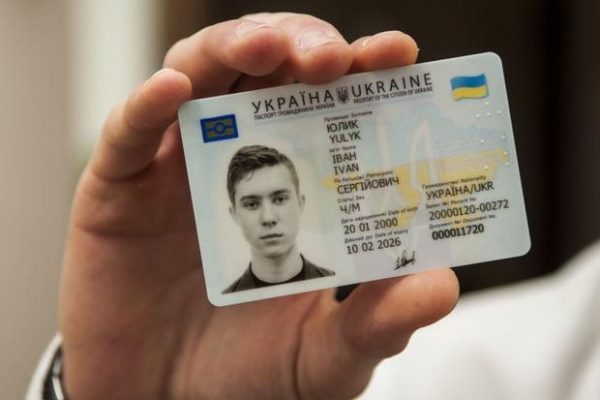 Дети-переселенцы в Польше получили свои первые паспорта гражданина Украины, — Минреинтеграции