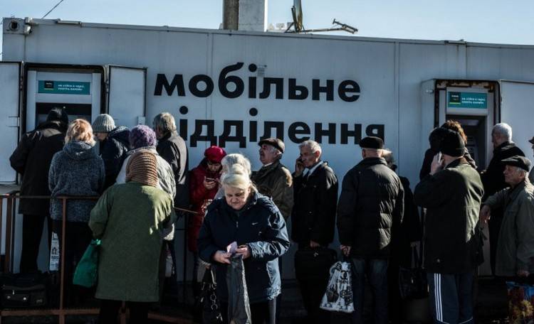 В Кабмине сообщили, что жители ОРДЛО могут подать документы на получение пенсии на КПВВ