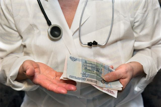 В оккупированном Донецке врачи боятся протестовать из-за низкой заработной платы