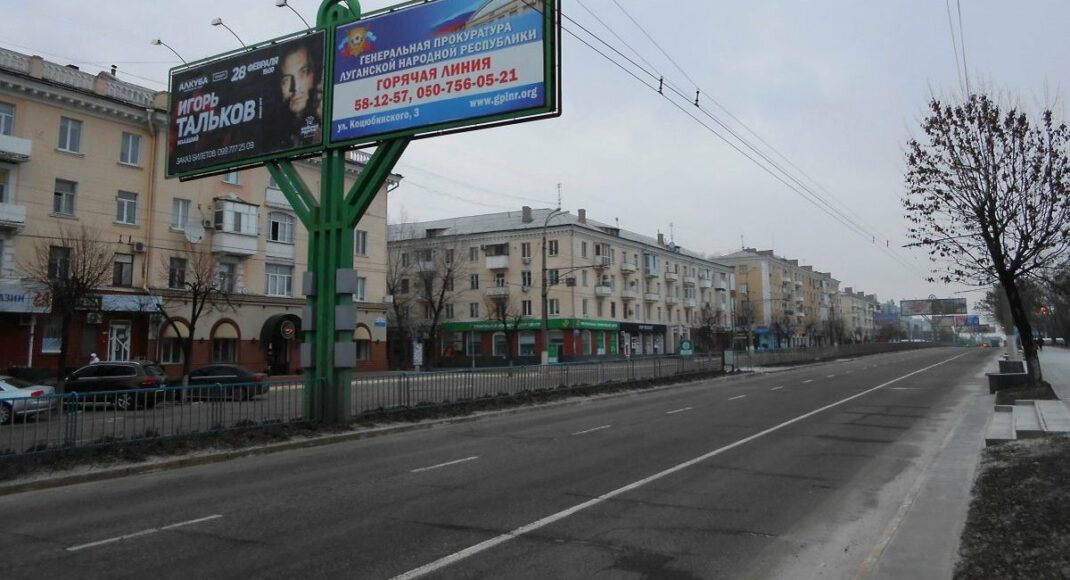 В оккупированном Луганске в теплотрассу провалился грузовик с боевиками