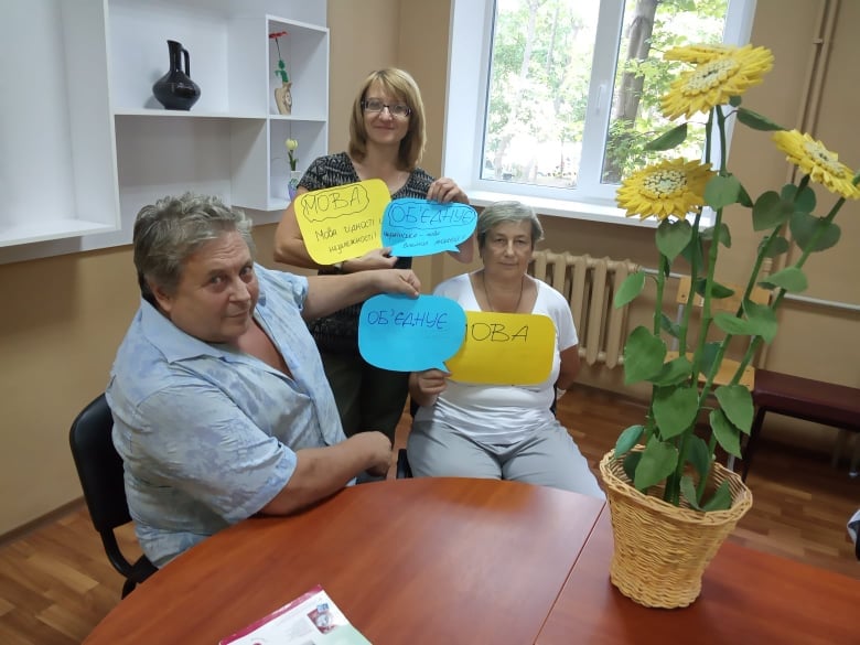 Безкоштовні курси української мови: як вдосконалюють солов’їну на Донбасі