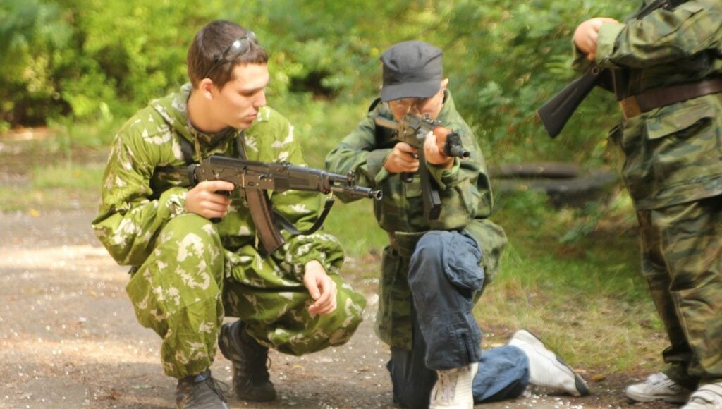 Боевики "ДНР" ставят на воинский учет несовершеннолетних