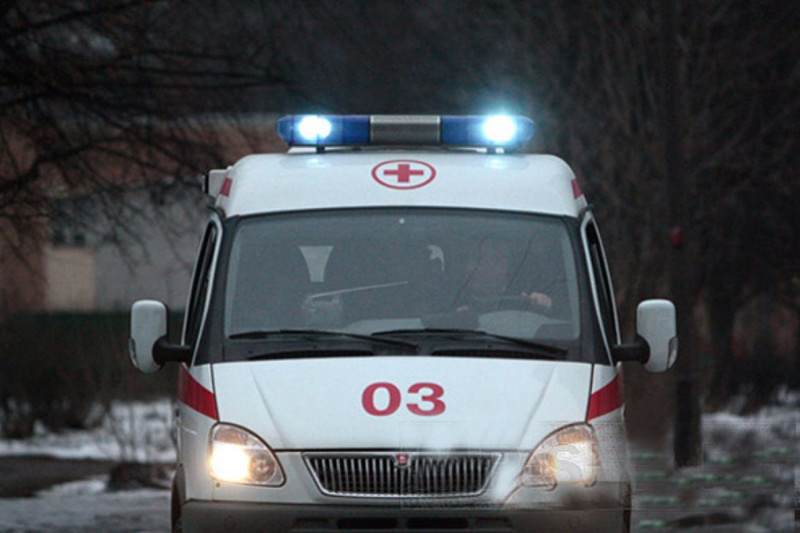 В оккупированном Донецке автобус столкнулся с машиной скорой помощи: есть пострадавшая
