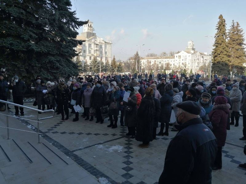 В Краматорске жители города второй день митингуют против повышения тарифов