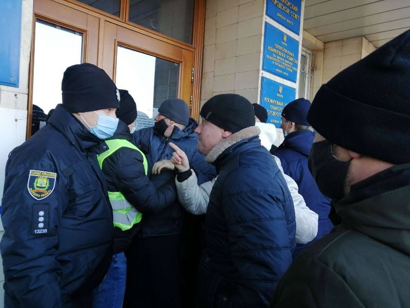 В Краматорске жители города второй день митингуют против повышения тарифов Фото: Восточный Проект