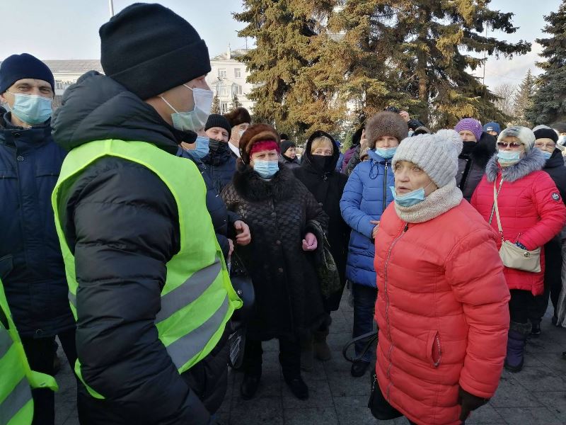 В Краматорске жители города второй день митингуют против повышения тарифов Фото: Восточный Проект