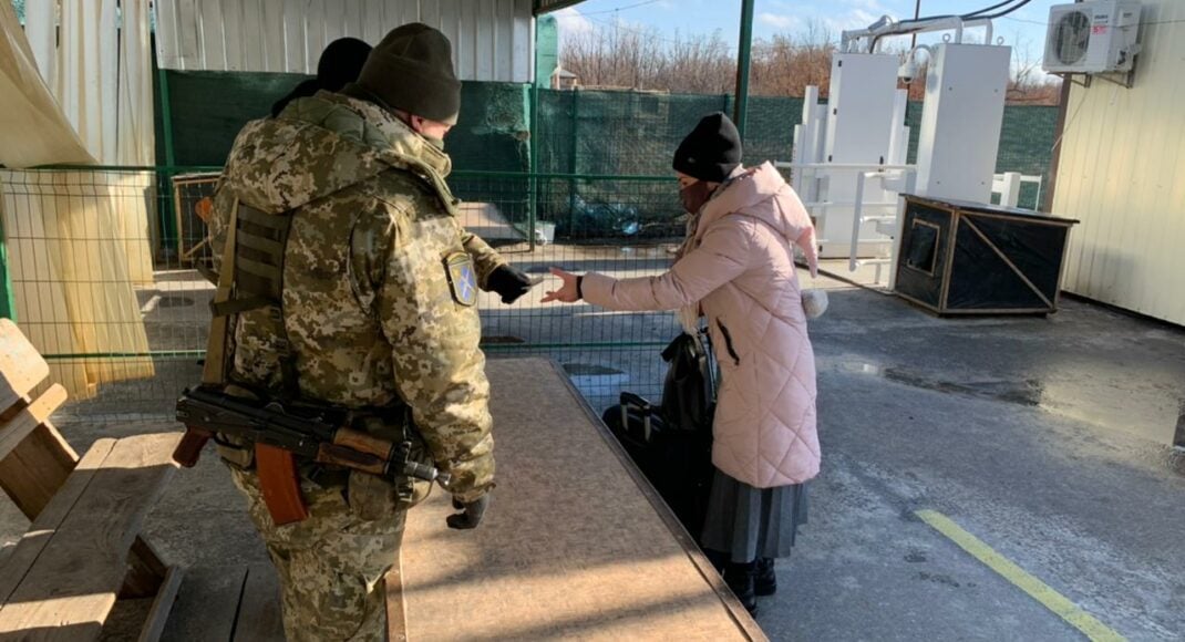 В ГПСУ сообщили о работе КПВВ Донбасса за неделю: 8 человек частично подделали документы