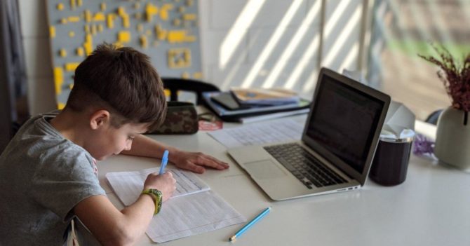 Близько 4 тисяч дітей з ОРДО проходять дистанційне навчання в школах Донецької області