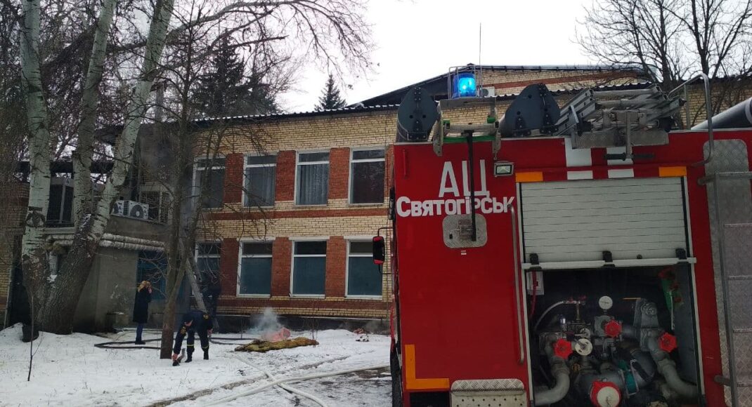 В ГСЧС сообщили причину пожара на базе отдыха в Святогорске