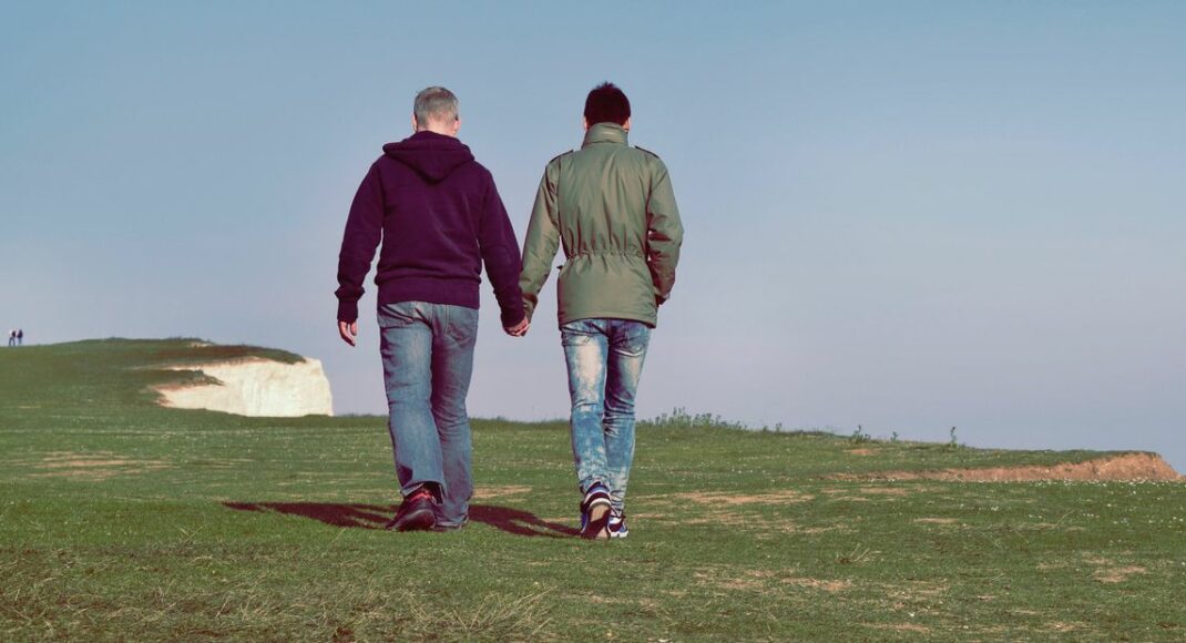 Любовь, шантаж, разбой. Как ищут пару ЛГБТ+ в Мариуполе