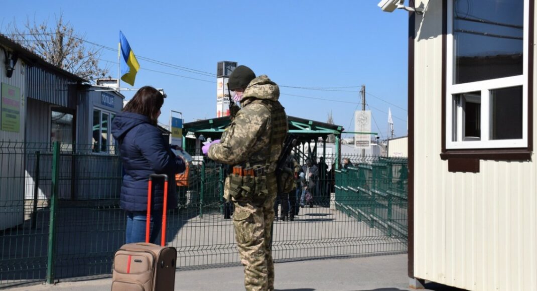 У ДПСУ повідомили, скільки людей пропустили через КПВВ на Донеччині та Луганщині за грудень