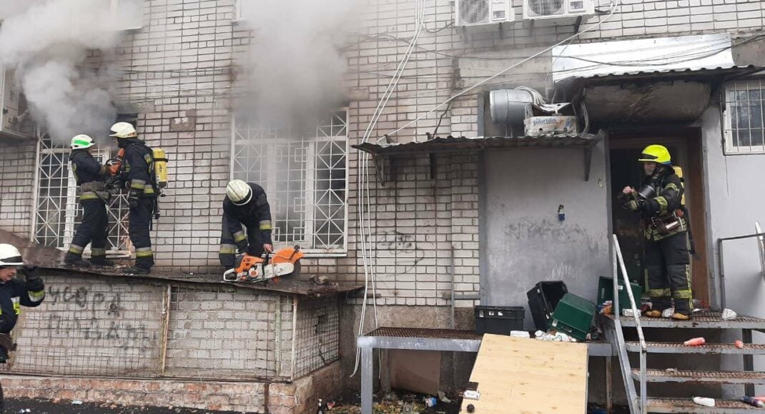 В оккупированном Донецке горело отделение банка, заполненное людьми, - соцсети