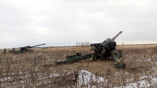 Під Донецьком йде сильний бій: у місті помічені "Гвоздики", - соцмережі