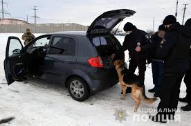 В Северодонецке проводят профилактику против терроризма, полиция обыскивает машины: видео