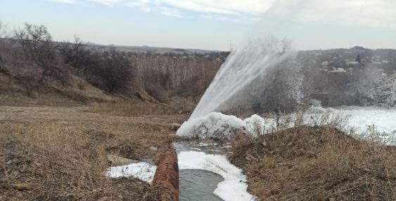 "Гейзер б'є з пробоїни вже тиждень", - інтернет-ресурс про порив водоводу в ОРДО