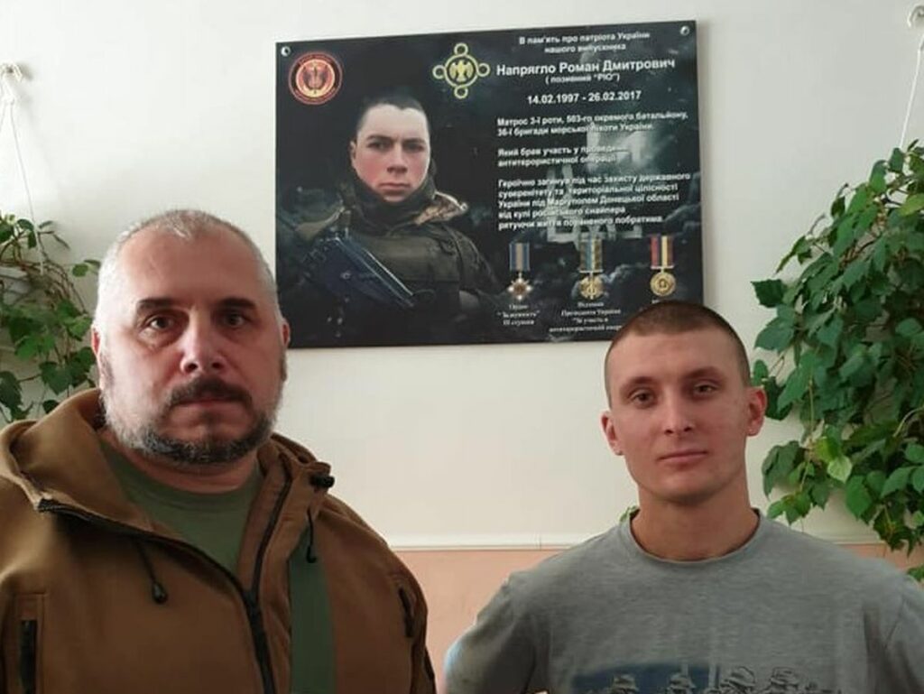 4 года назад от вражеской пули погиб 20-летний защитник из Славянска Роман Напрягло