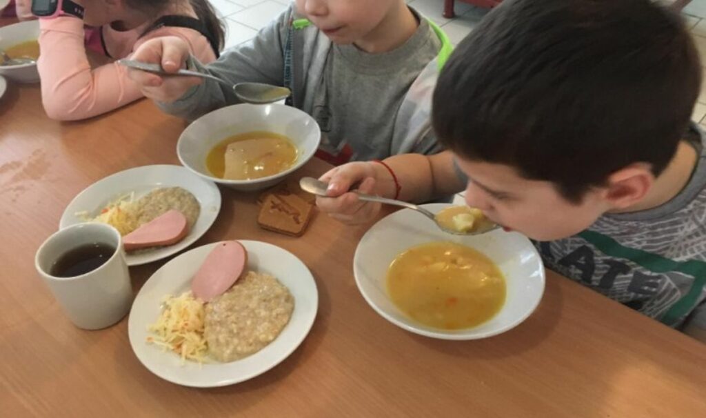 Поесть на 5 гривен в день. Кто и зачем попытался удешевить питание в школах Славянска
