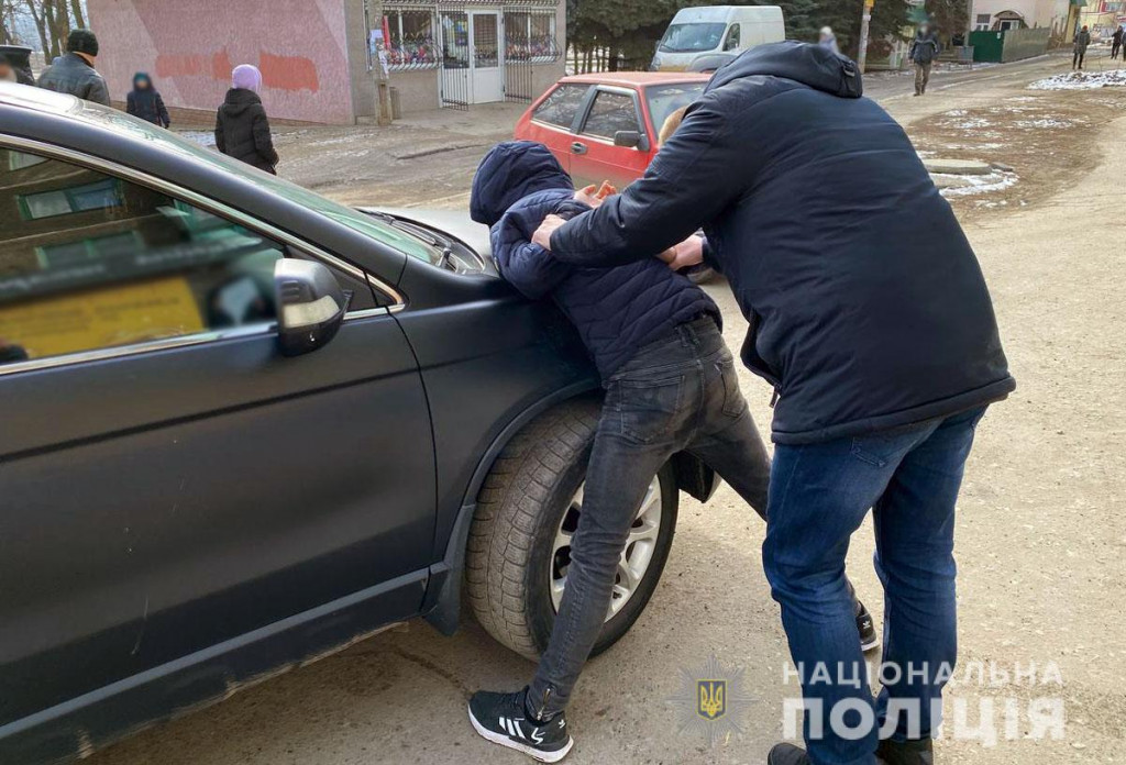 На Донетчине задержали группу серийных грабителей квартир