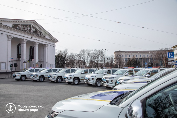 Нацполіція на Донеччині отримала автомобілі і модулі для КПП