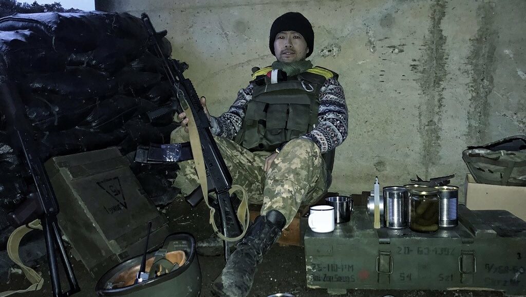 Фотограф розповів, як у Японії роблять фотографії про військових Донбасу