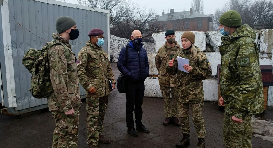 На Донбас приїхала делегація Збройних Сил Великобританії, оцінили підготовку ЗСУ: фото
