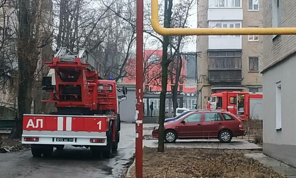 В оккупированном Донецке на Дружбе горят квартиры, есть погибший: фото