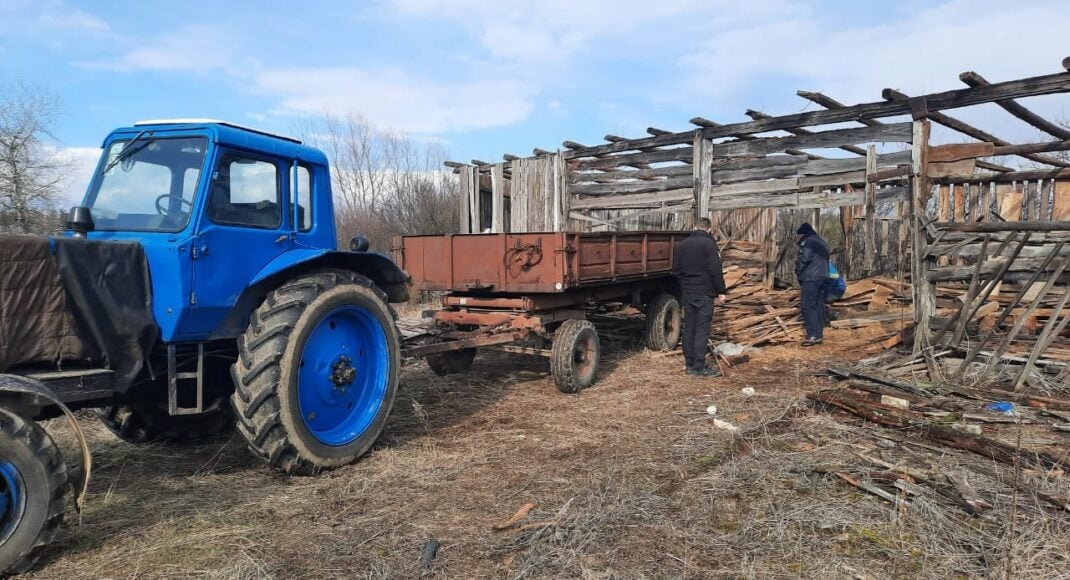 На Луганщині чоловіки вантажили дошки у сараї та підірвалися на гранаті