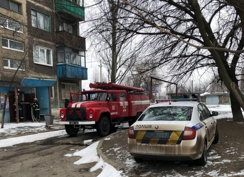 У Мирнограді на Донеччині поліцейські врятували подружню пару з пожежі