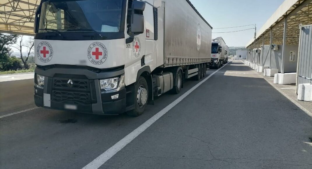 Міжнародні організації перевезли через КПВВ в ОРДЛО 4 тисячі тонн гуманітарної допомоги