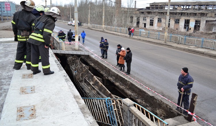 В ОРЛО из-за угрозы минирования перекрыли путепровод Пархоменко-Чапаева