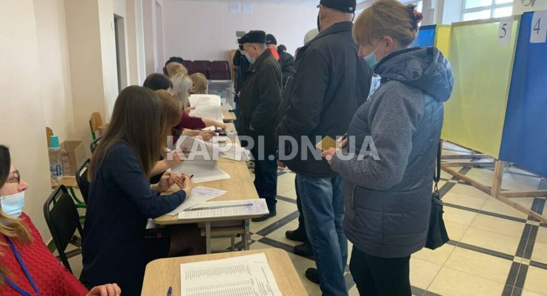 На Донеччині стартували довибори до ВР, на виборчих дільниці з ранку порушень немає: фото