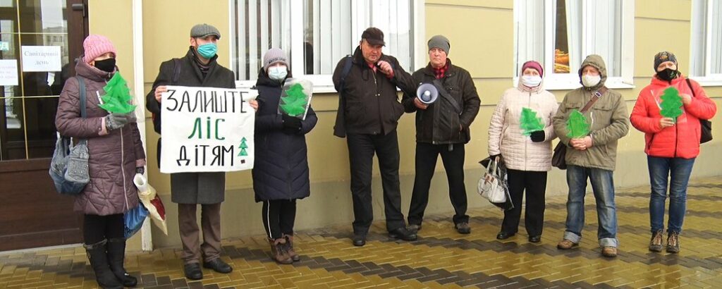 Жителі Сєвєродонецька мітингували проти вирубки лісу і будівництва лікарні