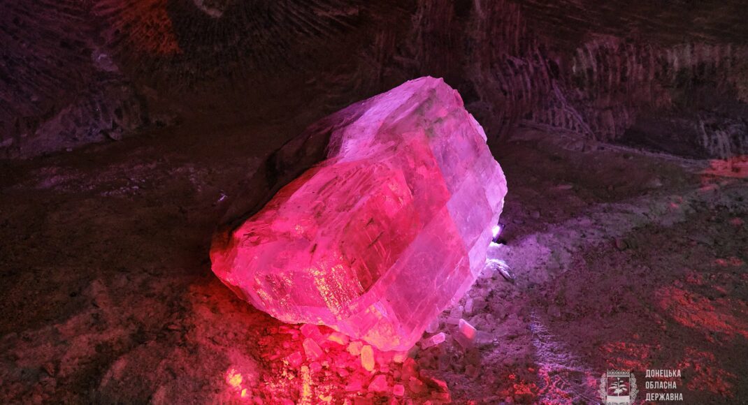 На Донетчине на глубине 300 метров для туристов работает соляная пещера: видео