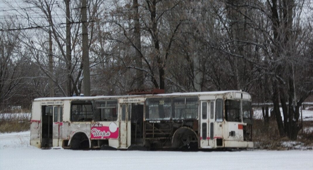 "Деяким давно пора на спочинок": в мережі з'явилися фото тролейбусного депо в окупованому Алчевську