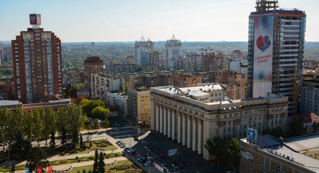 В окупованому Донецьку "замінували" кілька шкіл. Вибухівка не знайдена