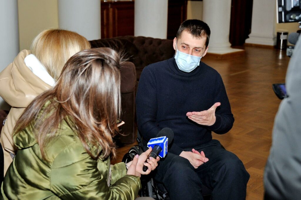 “Доступное искусство”: на Луганщине впервые состоялся спектакль для людей с нарушением слуха