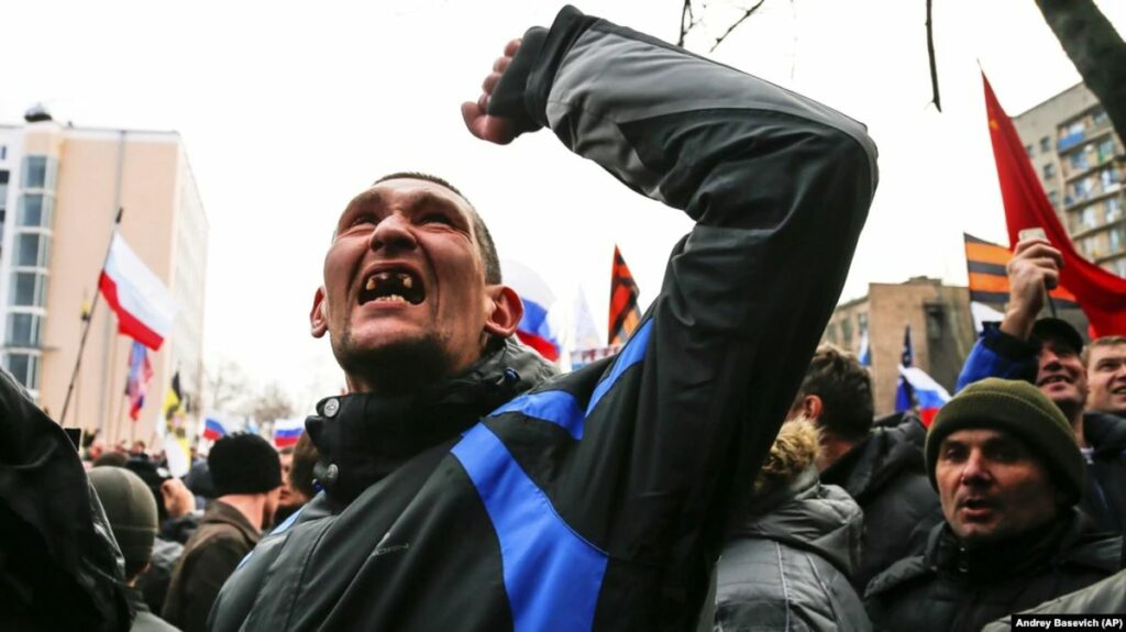 “Для нас война началась уже тогда”: 7 лет назад Донецк объединился против “русского мира”