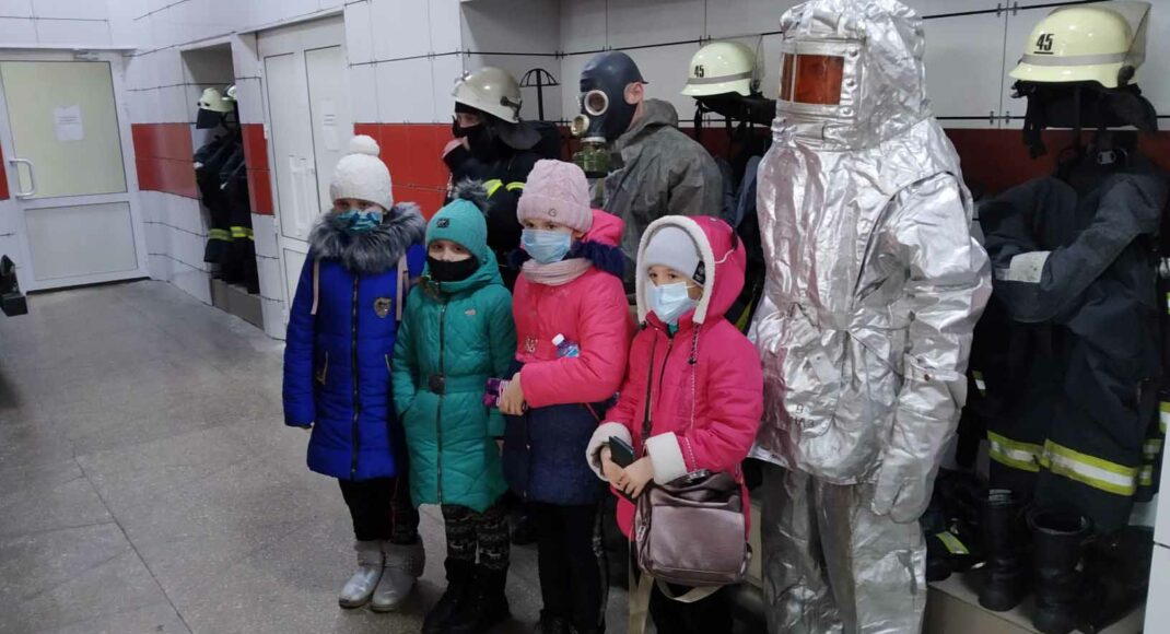 Школярам Дружківки провели екскурсію в місцевій пожежній частині