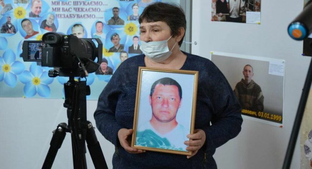 "Відчуваю, що син живий". Як матері полонених на Донбасі роками шукають своїх дітей
