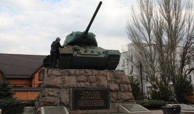 В Покровске ко Дню победы обещают восстановить все памятные места