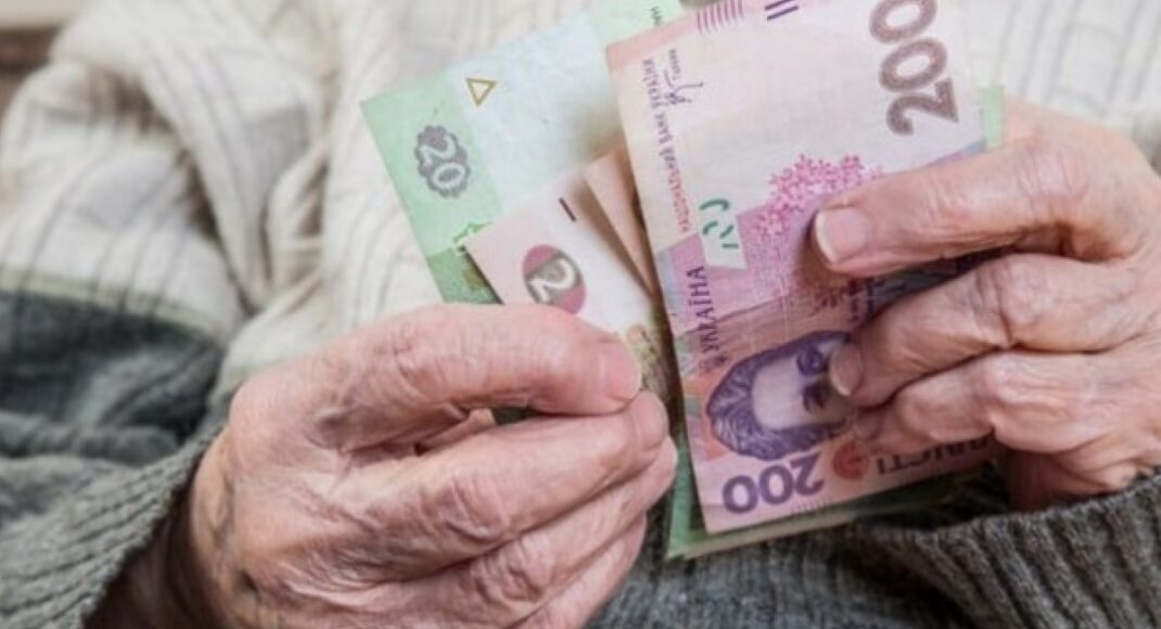 Пенсионеры старше 70 лет получат надбавку к выплате денег