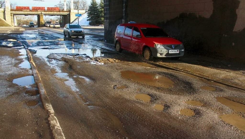 У Горлівці знову "відремонтували" дорогу (фото)