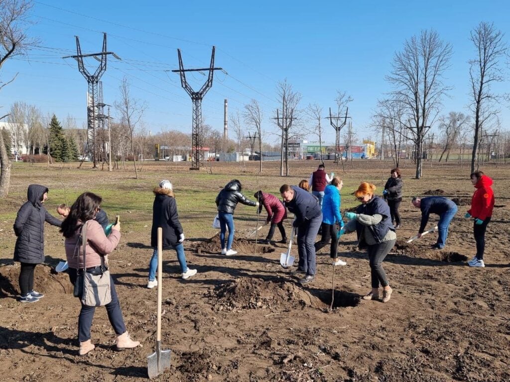  Донеччина долучилася до глобального екологічного проєкту: висадили понад 200 тисяч дерев