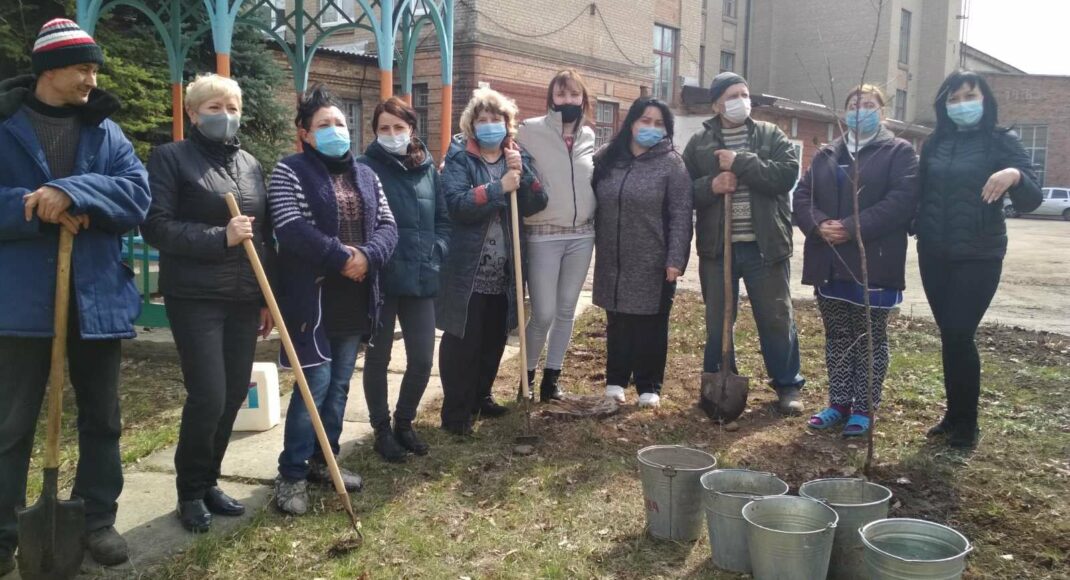 Педагоги Бахмута взяли участь в "озелененні планети": фото