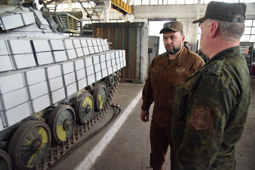 Главарь НВФ заявил, что в "ДНР" новых завербованных призывников учат ездить на танках и стрелять из ПТУРа