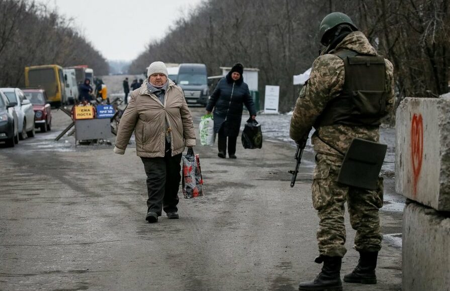 В ОРДЛО с подконтрольной Украине территории пускают только по пропускам: рассказываем, как их получить