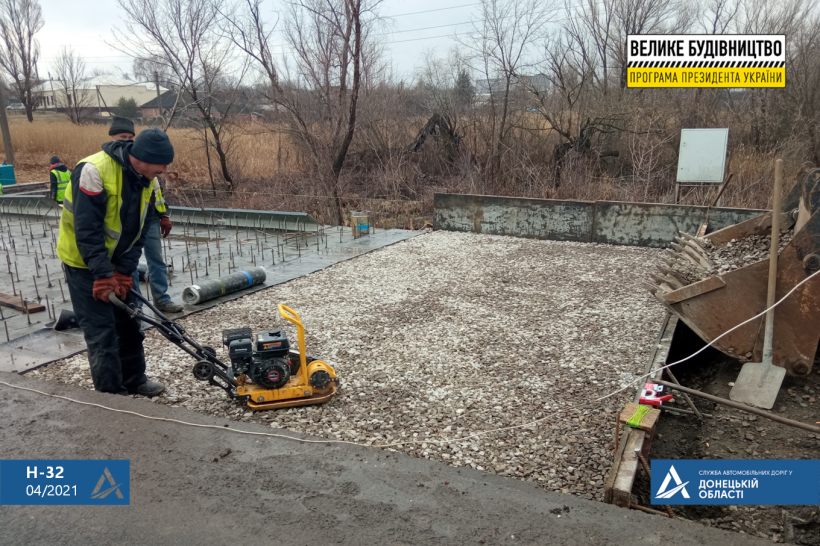 На Донеччині ремонтують міст Покровськ - Бахмут - Михайлівка