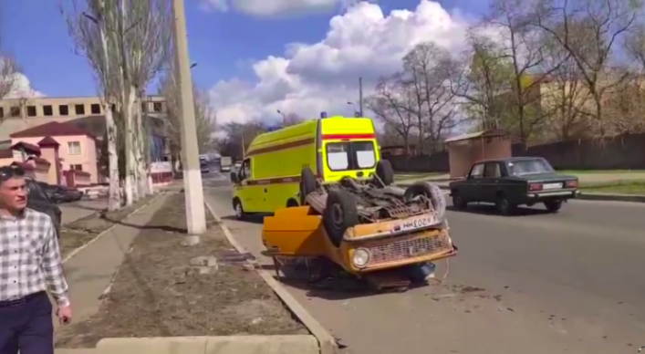 В оккупированном Донецке "Жигули" упали на крышу